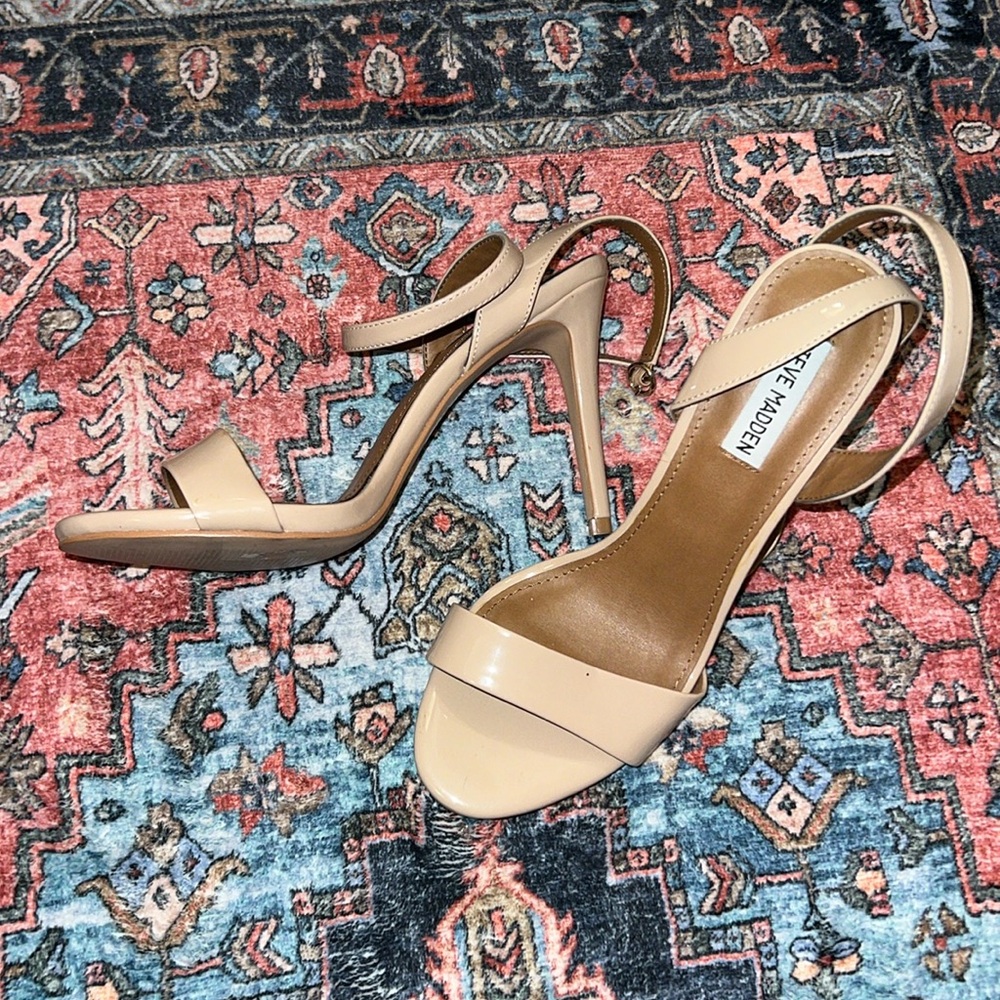 Steve Madden nude strappy heel